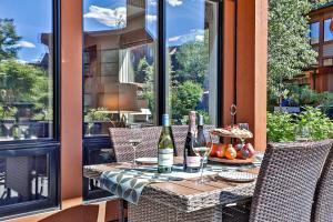The Versailles by Samsara Resort Top Luxury Top View 1300SQF 2BEDROOM 2BATHROM的酒水