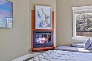 The Versailles by Samsara Resort Top Luxury Top View 1300SQF 2BEDROOM 2BATHROM客房内的一张或多张床位