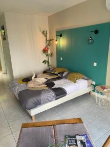 Postel nebo postele na pokoji v ubytování Studio PeTiT CoCon Anse Mitan Trois Ilets + 8 fotografií