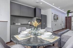 a kitchen and dining room with a table and chairs at Golders Green Stays in London