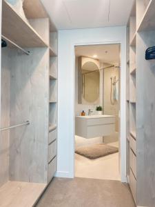 a bathroom with a shower and a sink at Ultimate Riverview Designer 2BD Apartment at CBD in Brisbane