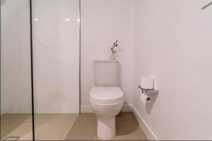 Koupelna v ubytování Modern Compact Studio Separate Bathroom