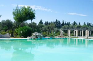 a large pool of water in a yard at Villa Conca Marco in Vanze