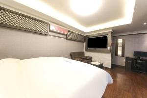 TV a/nebo společenská místnost v ubytování Sugar Hotel