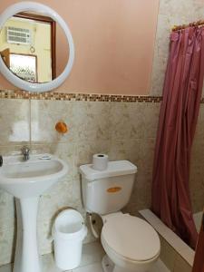 Vonios kambarys apgyvendinimo įstaigoje Hostal Tierra y Mar