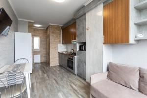 O bucătărie sau chicinetă la 0158 квартира ЖК Щасливий, укриття в комплексі