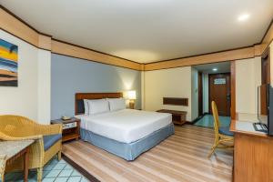 Postel nebo postele na pokoji v ubytování Botany Beach Resort Pattaya