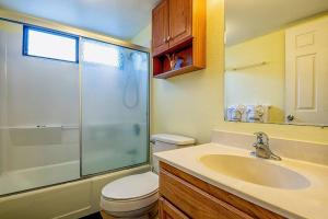 Ένα μπάνιο στο Great Value! Beach & Ocean View Condo! - Kona Reef B-21 at Park & Next to Road
