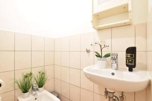 Kúpeľňa v ubytovaní Huge Apartment in Awesome Location with parking + 37 fotografií