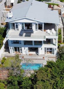 an aerial view of a house with a swimming pool at Dizzy Hill Villa with 270° Breathtaking Views. Pool + Patio in Plettenberg Bay