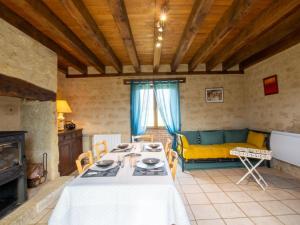 Χώρος καθιστικού στο Charmante maison périgourdine avec spa gonflable, proche Hautefort, idéale famille et détente - FR-1-616-167 +10 φωτογραφίες