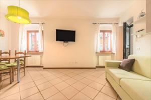 Μια τηλεόραση ή/και κέντρο ψυχαγωγίας στο borgo due con parcheggio