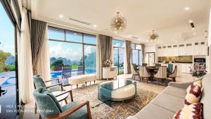 Khu vực ghế ngồi tại FLC villa golf & resort view Ha long bay