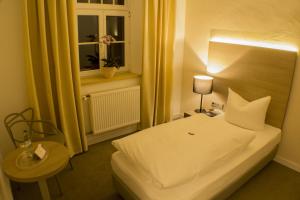 Postel nebo postele na pokoji v ubytování Garni Hotel Schmaus