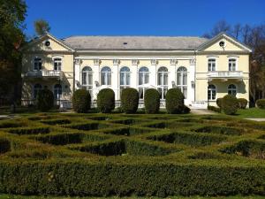 a large white house with a maze of hedges at Apartament ALMAR Cieplice-Zdrój in Jelenia Góra