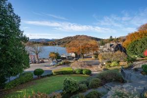 a view of a town with a lake at Brand New - Contemporary - 2 Bedroom - 2 Bathroom - Spacious Apartment - Lake Views in Ambleside