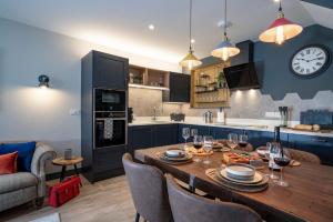 Кухня или мини-кухня в Spacious - Contemporary Home - Central Ambleside - Parking
