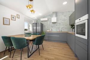 Kuchyň nebo kuchyňský kout v ubytování Luxury apartments Lotus&Lovor