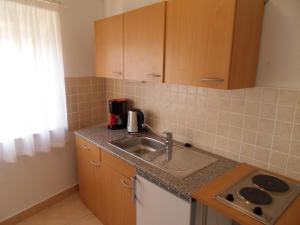 Kuchyň nebo kuchyňský kout v ubytování Apartments Petricevic 2