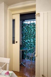 Кровать или кровати в номере Downtown secret apartment