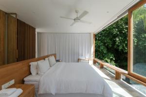 Un pat sau paturi într-o cameră la makali Temple Village