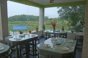 Restaurant o iba pang lugar na makakainan sa Resort Neel Nirjan