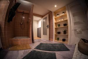 a bathroom with a shower with mats on the floor at Gemütliche 2-Zimmer Souterrain Wohnung in Düsseldorf +12 photos