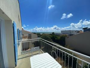 a balcony with a bench and a view of the ocean at Appartement à deux pas de la plage avec balcon-terrasse - FR-1-336-112 in Jard-sur-Mer