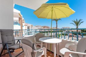 Balkón alebo terasa v ubytovaní Family apartment with pool in Riviera del Sol by Costarentals - Ref 208