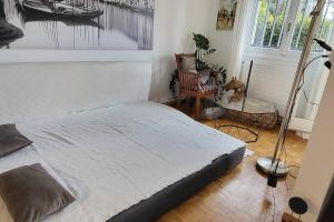 Photo de la galerie de l'établissement Lake side(5min)/fire place/garden/freeparking/45m2, à La Tour-de-Peilz 4 autres photos