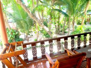 Balkón nebo terasa v ubytování Koh Tao Tropicana Resort