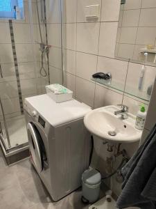 Bilik mandi di Geschmackvoll eingerichtete Wohnung in Braunschweig +2 gambar