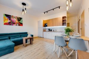 O bucătărie sau chicinetă la Apartament Laguna Beskidów 26 nad Jeziorem Żywieckim z sauną i siłownią - Dream Apart