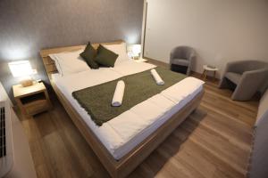 Ένα ή περισσότερα κρεβάτια σε δωμάτιο στο VULCANO Guesthouse