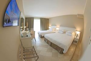 Ліжко або ліжка в номері Hôtel L'Abbaye