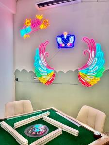 a dining room with a table with colorful wings at Xiangdao in Sanxing
