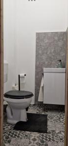 Koupelna v ubytování ZenLoft Apartman