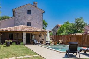 a house with a swimming pool in a yard at Villa Histria - Adriatic Luxury Villas in Manjadvorci