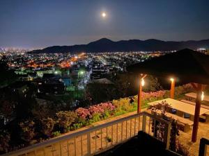 Üldine mäevaade või majutusasutusest 札幌西野夢幻夜景附庭院 Sapporo Night View House pildistatud vaade