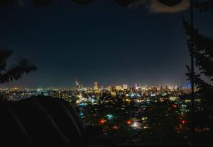 Linna Sapporo üldine vaade või majutusasutusest 札幌西野夢幻夜景附庭院 Sapporo Night View House pildistatud vaade
