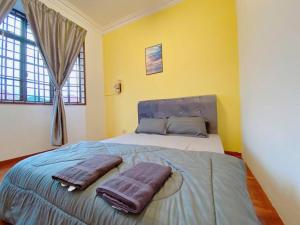 Katil atau katil-katil dalam bilik di C01 HomeStay in Rinting Village