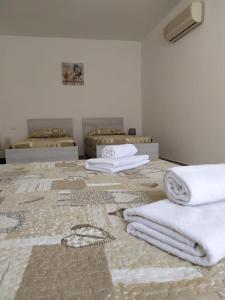 a room with four mattresses and towels on the floor at Affittacamere La Casa Dei Nonni in Polizzi Generosa