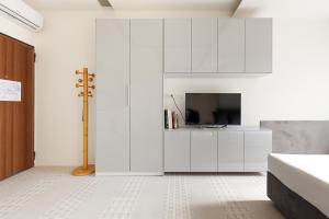 Telewizja i/lub zestaw kina domowego w obiekcie Milano Renovated Studio APTS