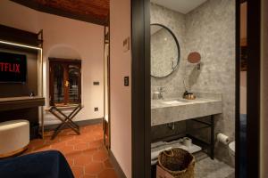 Ett badrum på Han 1772 Hotel