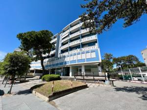 a large white building with a lot of windows at Condominio Sporting in Lignano Sabbiadoro