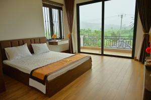Łóżko lub łóżka w pokoju w obiekcie Hoàng Yến Garden Ba Vì