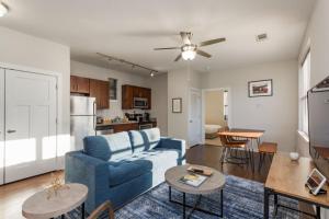 Kuchyň nebo kuchyňský kout v ubytování CozySuites Music Row Spacious 1BR with free parking 60 + 24 fotografií