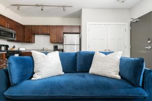 Kuchyň nebo kuchyňský kout v ubytování CozySuites Music Row Elegant 1BR w free parking #06 + 34 fotografií