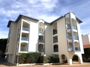 Το κτήριο όπου στεγάζεται  το διαμέρισμα