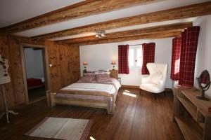 Postel nebo postele na pokoji v ubytování Les Authentics - Le Domaine d'Autrefois & Spa